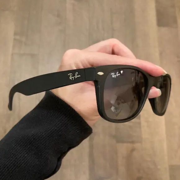 Unisex Ray-Ban Polarized Sunglasses - Picture 2 of 3